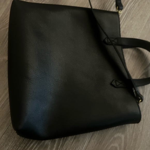 Madewell Small Transport
Leather Crossbody
Tote - Picture 5 of 13